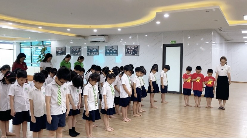 Trường IQSCHOOL Tổ Chức Lễ Viếng Tổng Bí Thư Nguyễn Phú Trọng: Học Sinh Tưởng Nhớ và Học Hỏi Từ Tấm Gương Vĩ Đại