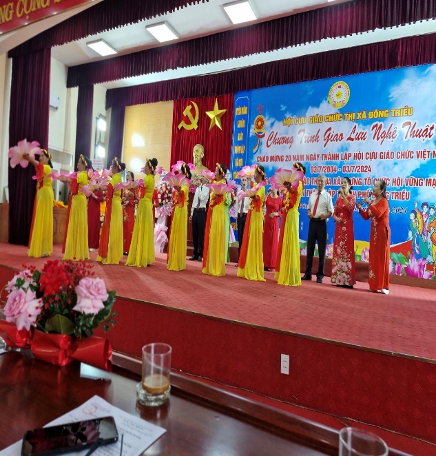 KỶ NIỆM 20 NĂM XÂY DỰNG VÀ PHÁT TRIỂN HỘI CỰU GIÁO CHỨC VIỆT NAM