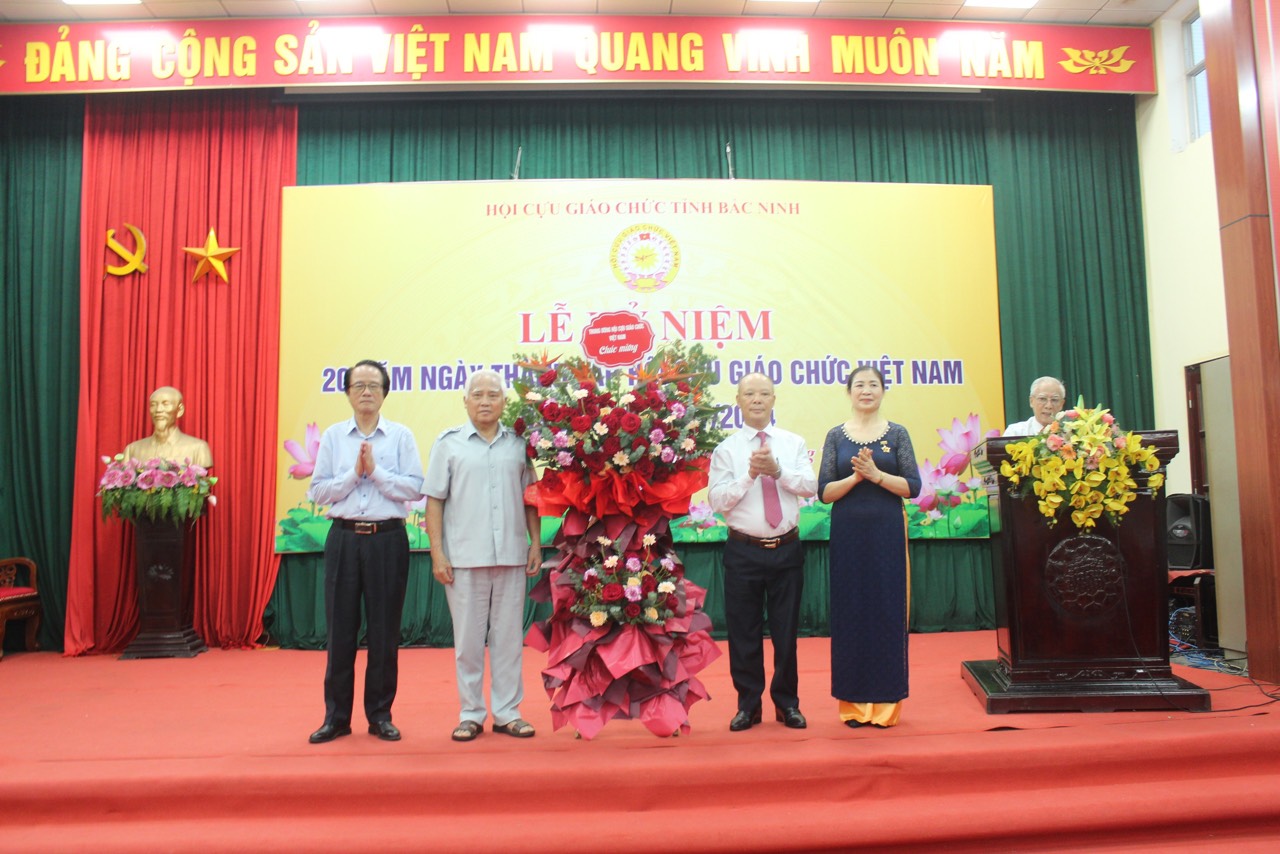 KỶ NIỆM 20 NĂM XÂY DỰNG VÀ PHÁT TRIỂN HỘI CỰU GIÁO CHỨC VIỆT NAM
