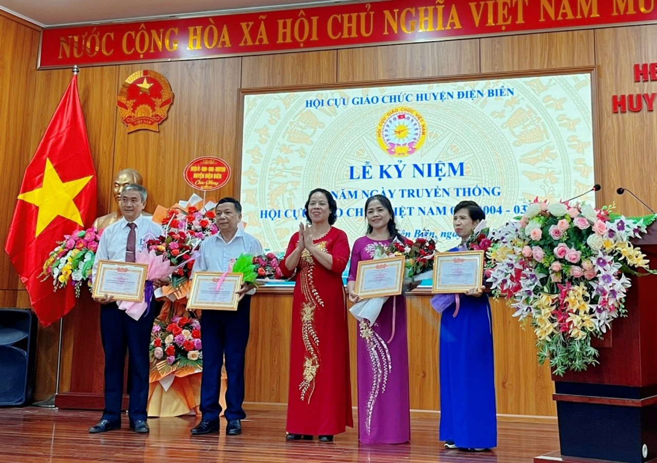 KỶ NIỆM 20 NĂM XÂY DỰNG VÀ PHÁT TRIỂN HỘI CỰU GIÁO CHỨC VIỆT NAM