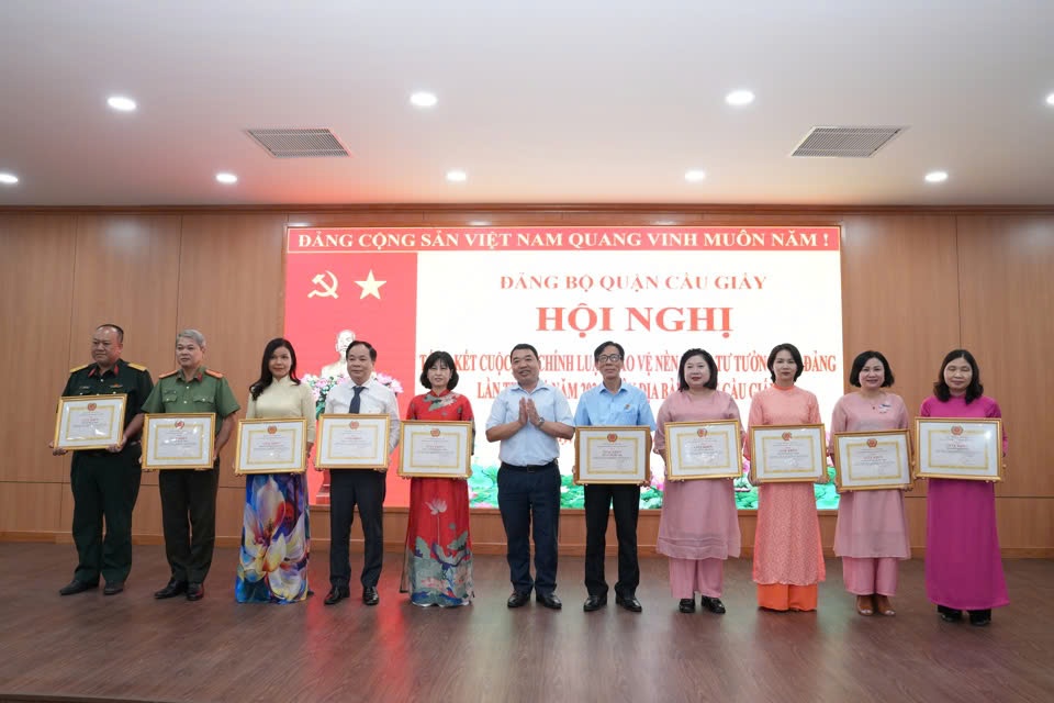Quận Cầu Giấy: Vinh danh các tác phẩm xuất sắc của Cuộc thi chính luận bảo vệ nền tảng tư tưởng của Đảng lần thứ 4