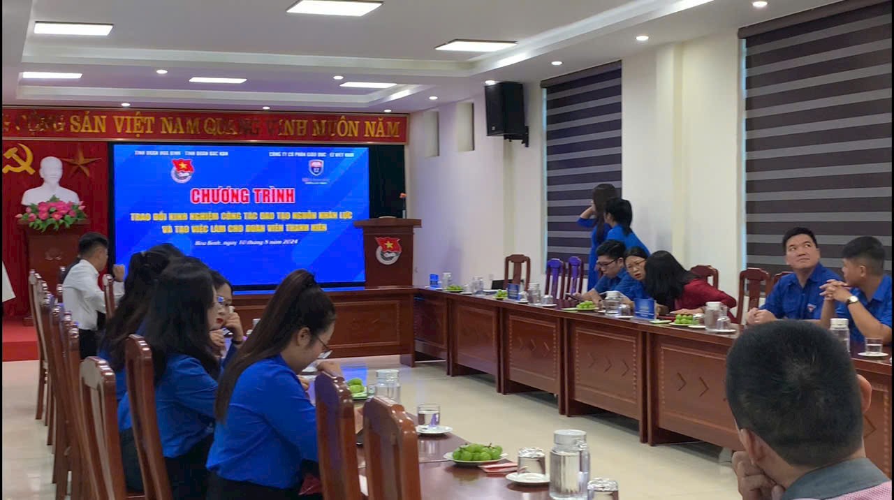 Lễ ký kết chương trình phối hợp giữa Đoàn TNCS Hồ Chí Minh tỉnh Hòa Bình và Chi nhánh Công ty CP – GD EZ Việt Nam tại Hòa Bình giai đoạn 2024 -2028