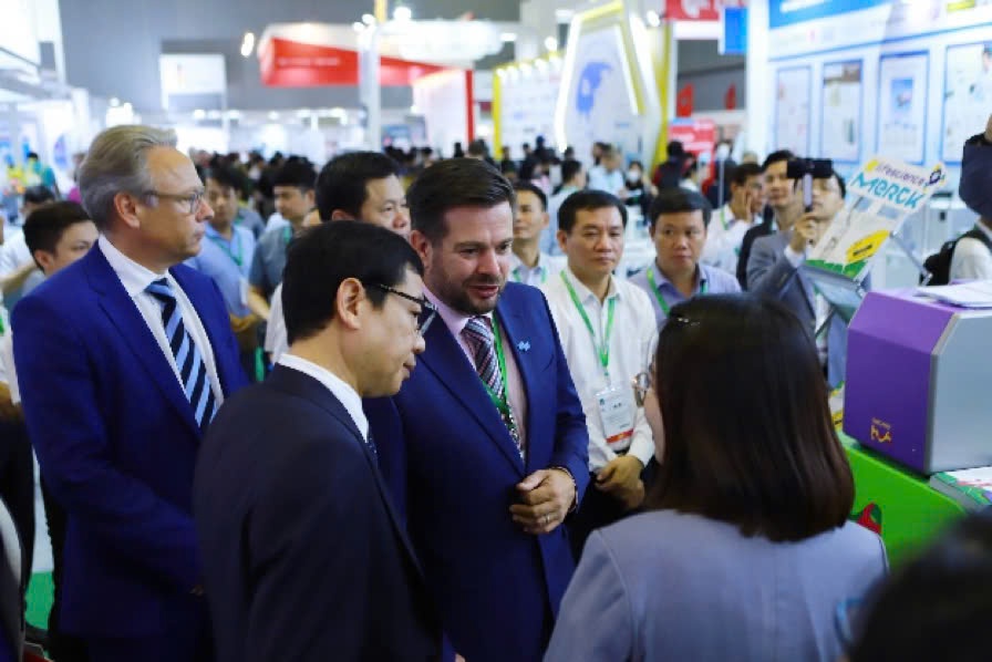 Analytica Vietnam 2025: Phát triển bền vững, trí tuệ nhân tạo và tự động hóa trong phòng thí nghiệm