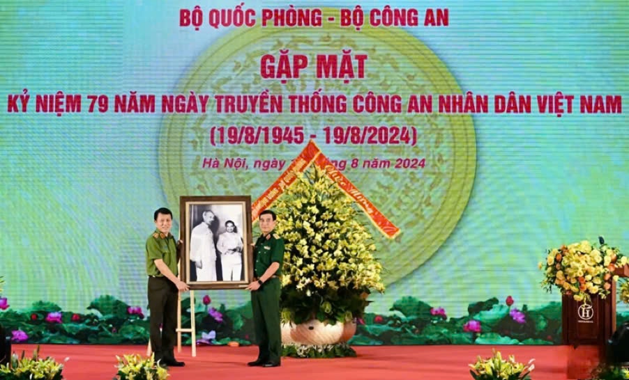 Kỷ niệm 79 năm ngày truyền thống Công an Nhân dân Việt Nam (19/8/1945 - 19/8/2024)