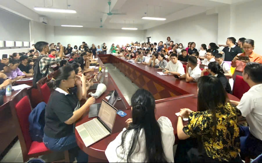 Trường Tiểu học Tây Mỗ 3: Hàng trăm phụ huynh xếp hàng đến tối