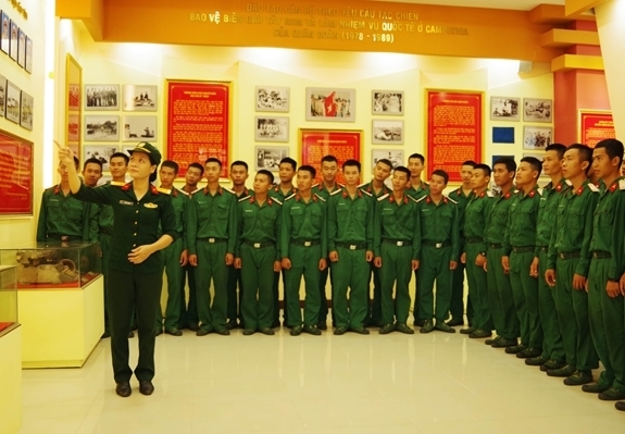 CHUYỂN ĐỔI SỐ VÀ NHỮNG VẤN ĐỀ ĐẶT RA ĐỐI VỚI GIÁO DỤC CHÍNH TRỊ - TƯ TƯỞNG CHO ĐOÀN VIÊN THANH NIÊN Ở CÁC NHÀ TRƯỜNG QUÂN ĐỘI
