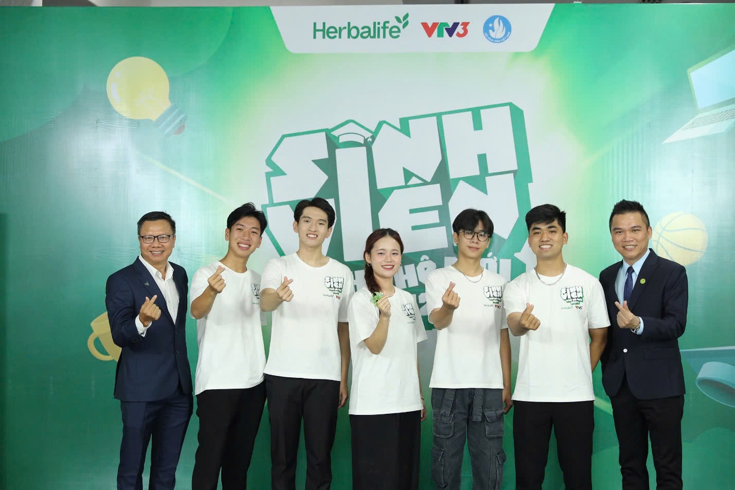 "Sinh Viên Thế Hệ Mới 2024” giúp sinh viên Việt Nam rèn luyện các kỹ năng quan trọng để phát triển và thành công