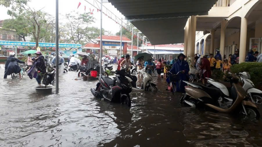 Cảnh báo lũ trên các sông, nhiều trường ở Hải Phòng đề xuất cho học sinh tạm nghỉ học