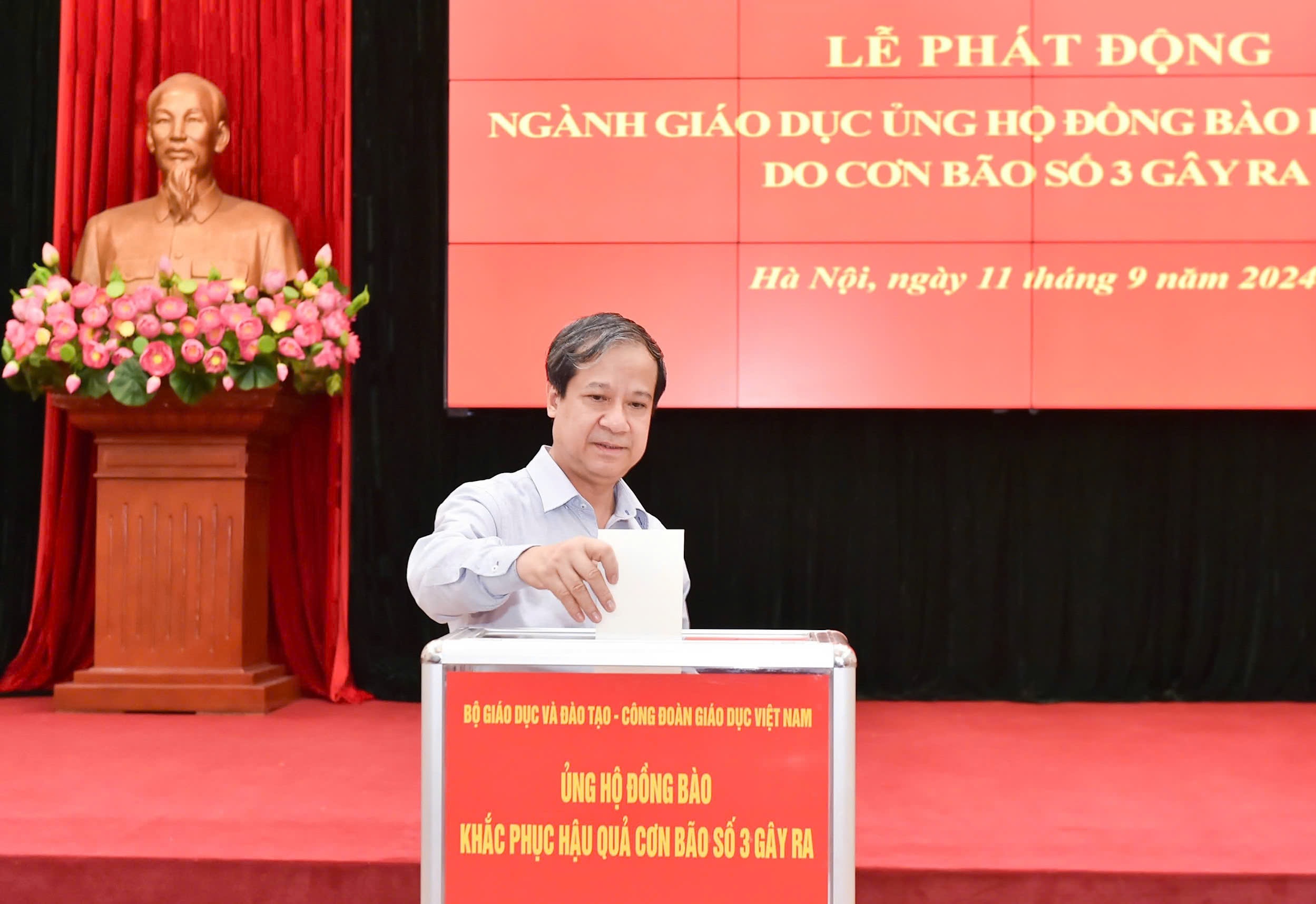 Ngành GD&ĐT quyên góp ủng hộ khắc phục hậu quả bão số 3