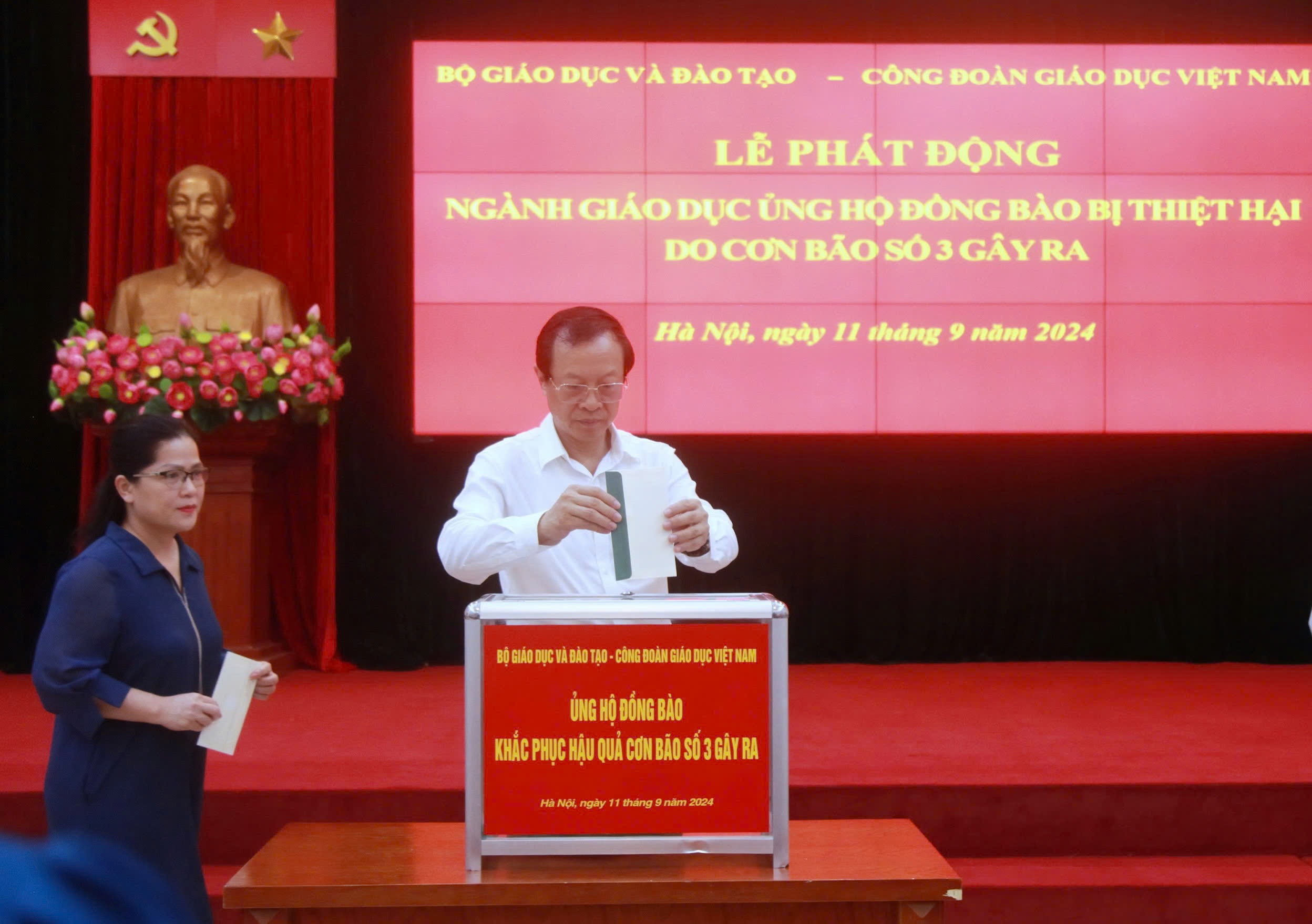 Ngành GD&ĐT quyên góp ủng hộ khắc phục hậu quả bão số 3