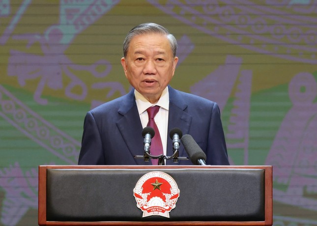 CHUYỂN ĐỔI SỐ - ĐỘNG LỰC QUAN TRỌNG PHÁT TRIỂN LỰC LƯỢNG SẢN XUẤT, HOÀN THIỆN QUAN HỆ SẢN XUẤT ĐƯA ĐẤT NƯỚC BƯỚC VÀO KỶ NGUYÊN MỚI