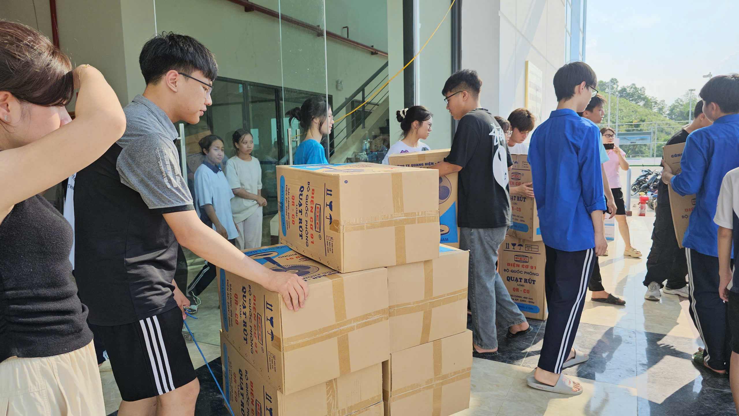 Yên Bái: Học sinh Trường THPT Chuyên Nguyễn Tất Thành chung tay với vùng lũ