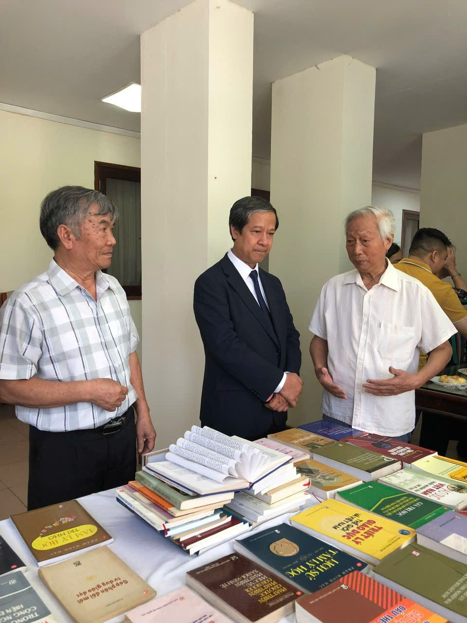 CUỘC ĐỜI VÀ SỰ NGHIỆP CỦA GIÁO SƯ, TIẾN SĨ KHOA HỌC, VIỆN SĨ, NHÀ GIÁO NHÂN DÂN PHẠM MINH HẠC