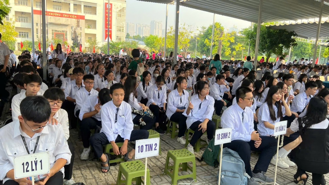 TRƯỜNG THPT CHUYÊN NGUYỄN HUỆ KHAI GIẢNG NĂM HỌC MỚI 2024-2025