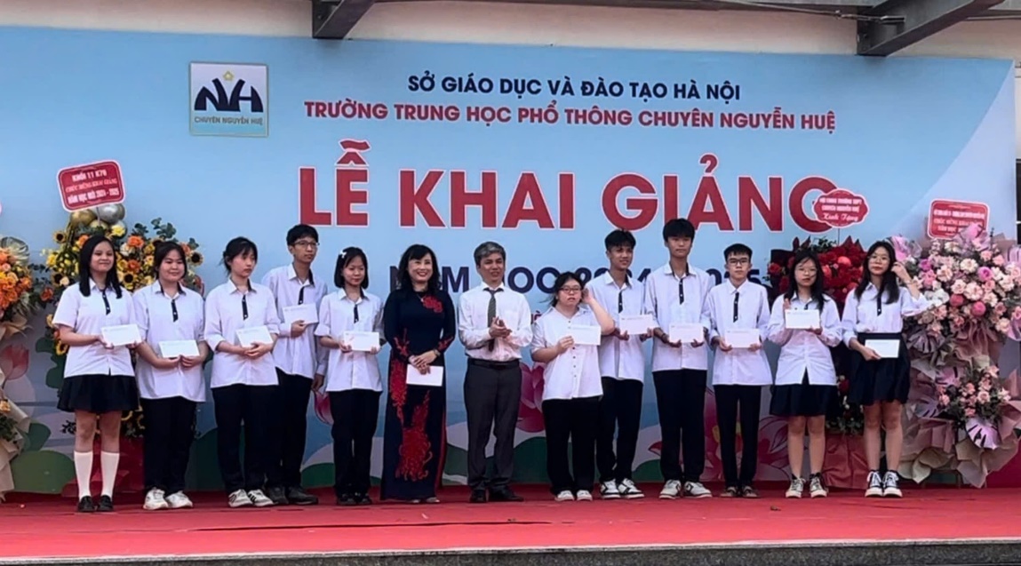 TRƯỜNG THPT CHUYÊN NGUYỄN HUỆ KHAI GIẢNG NĂM HỌC MỚI 2024-2025