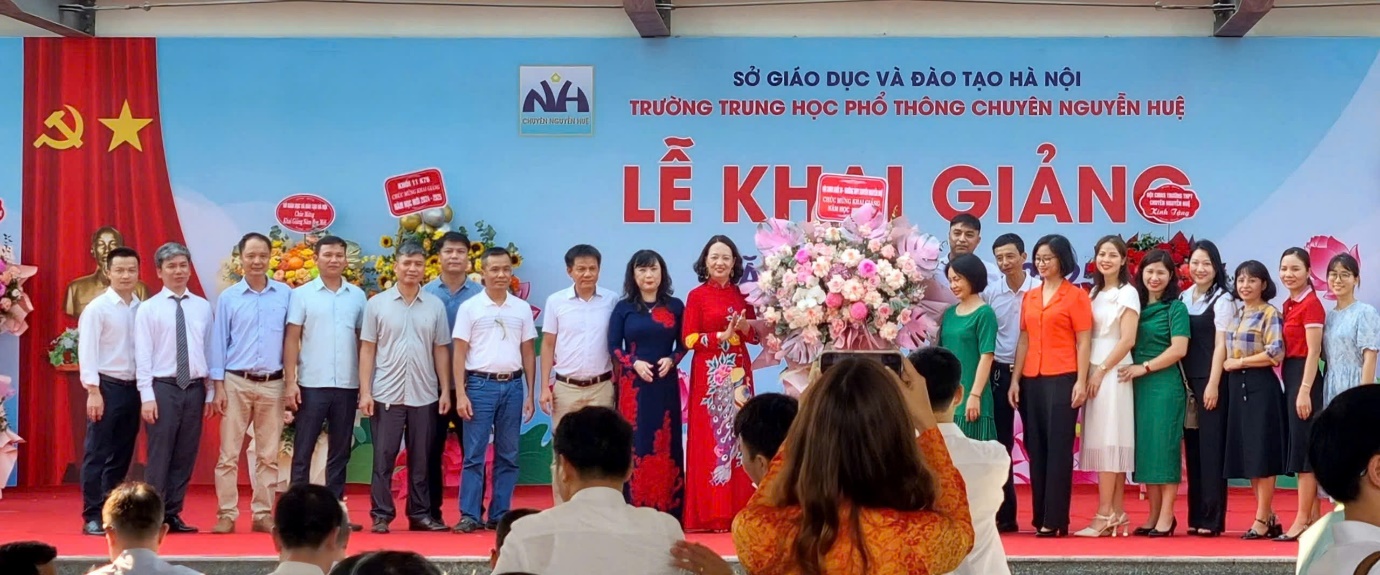 TRƯỜNG THPT CHUYÊN NGUYỄN HUỆ KHAI GIẢNG NĂM HỌC MỚI 2024-2025