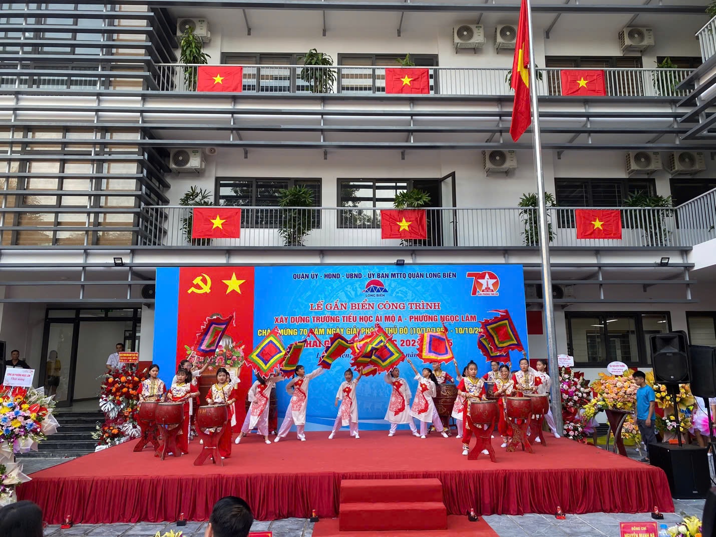 Trường Tiểu học Ái Mộ A Tổ Chức Lễ Khai Giảng và Gắn Biển Công Trình Nhân Kỷ Niệm 70 Năm Giải Phóng Thủ Đô