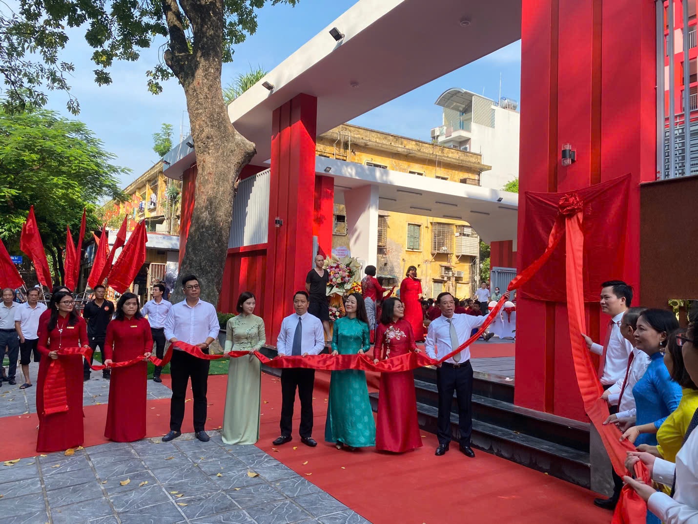 Trường Tiểu học Ái Mộ A Tổ Chức Lễ Khai Giảng và Gắn Biển Công Trình Nhân Kỷ Niệm 70 Năm Giải Phóng Thủ Đô