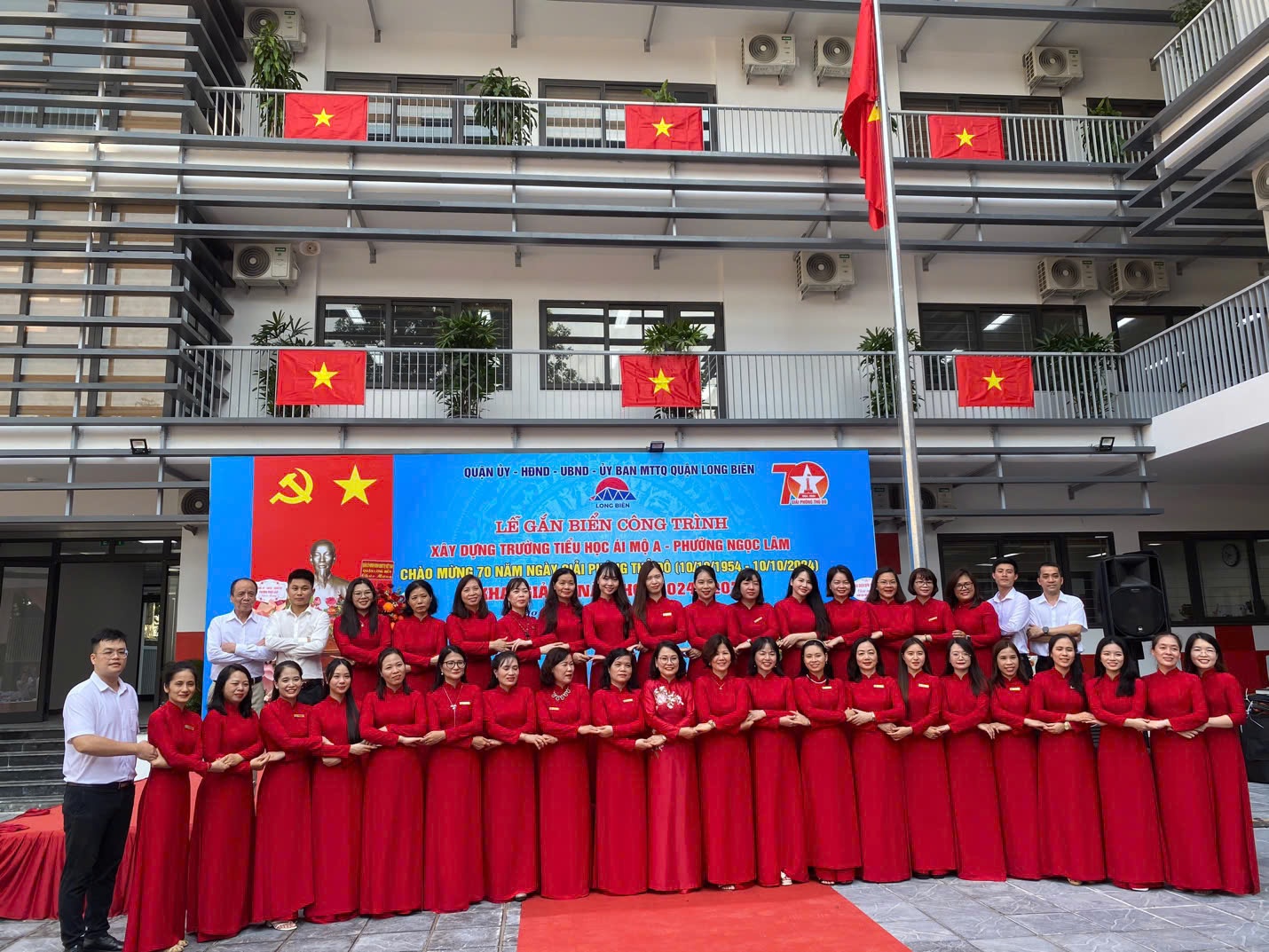 Trường Tiểu học Ái Mộ A Tổ Chức Lễ Khai Giảng và Gắn Biển Công Trình Nhân Kỷ Niệm 70 Năm Giải Phóng Thủ Đô