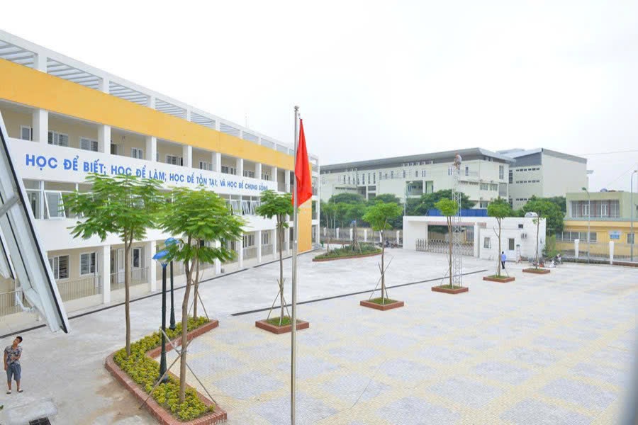 Học Sinh Lớp 10 Trường THPT Xuân Phương Đột Quỵ Trong Ngày Khai Giảng Năm Học Mới