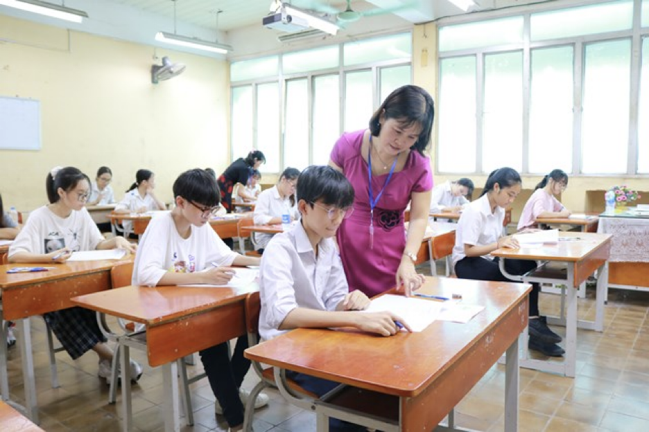Bộ trưởng Nguyễn Kim Sơn Phản Hồi Về Hệ Số Lương Giáo Viên Mầm Non: "Cần Xem Xét Điều Chỉnh Để Tạo Sự Công Bằng"