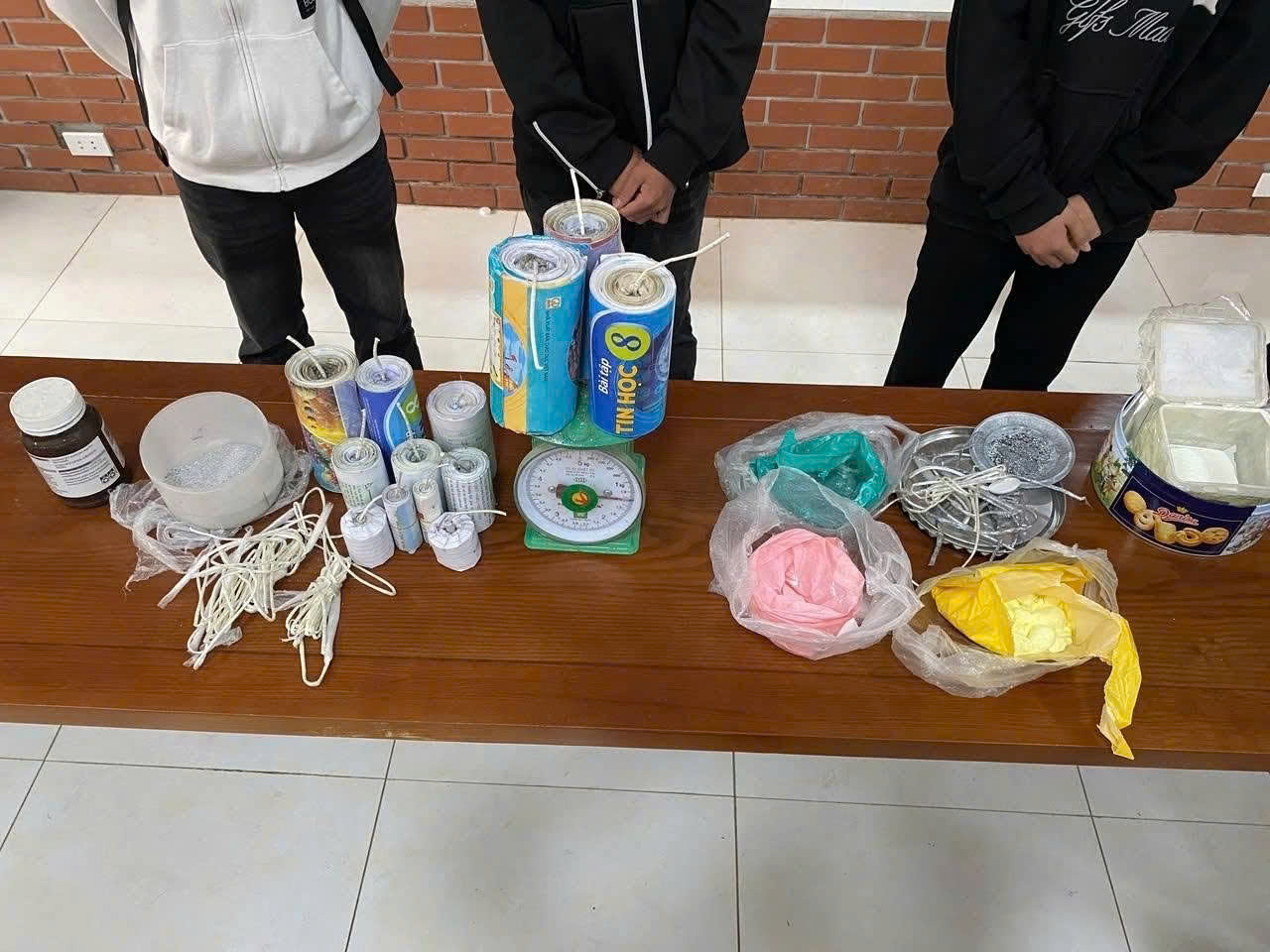 Tự chế pháo nổ nhiều học sinh bị chấn thương nặng