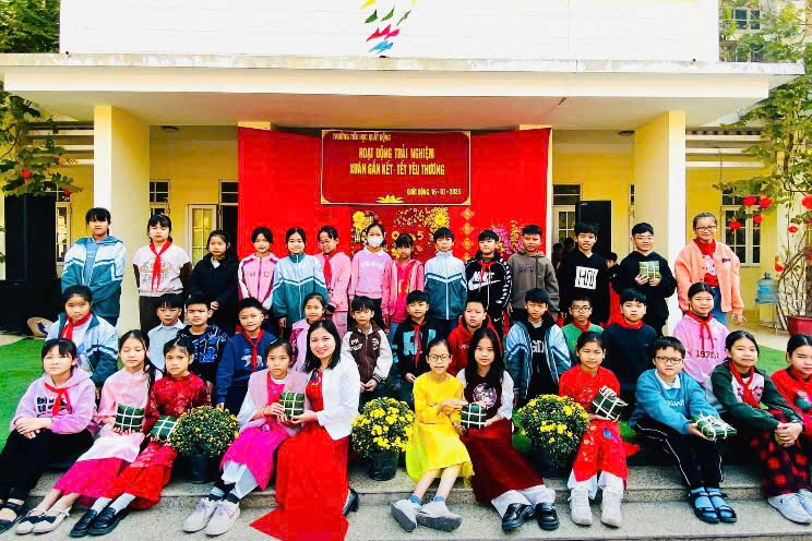 Xuân Gắn Kết, Tết Yêu Thương: Trường Tiểu Học Quất Động Lan Tỏa Yêu Thương Dịp Tết