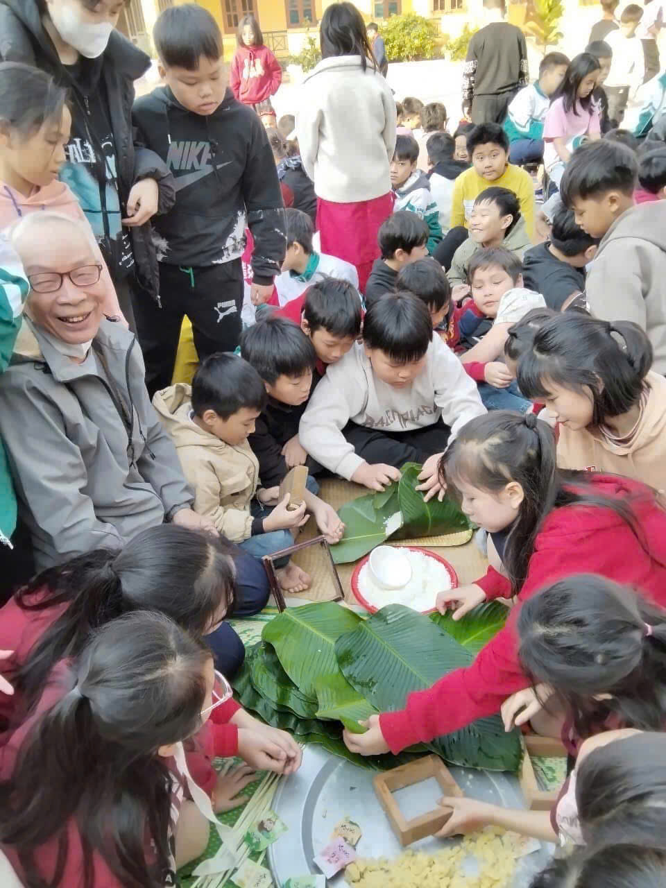 Xuân Gắn Kết, Tết Yêu Thương: Trường Tiểu Học Quất Động Lan Tỏa Yêu Thương Dịp Tết