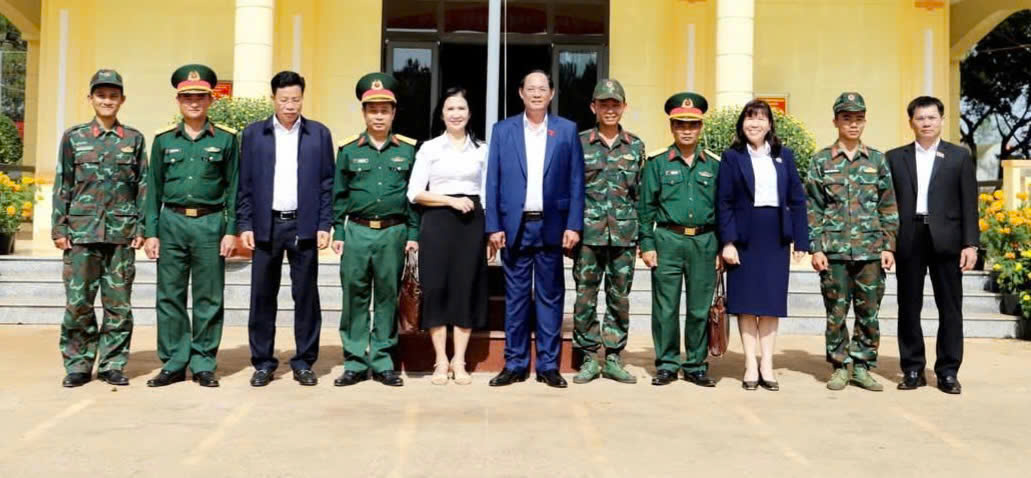 Phó Chủ tịch Quốc hội Trần Quang Phương thăm, chúc Tết lực lượng vũ trang huyện Tuy Đức tỉnh Đắk Nông