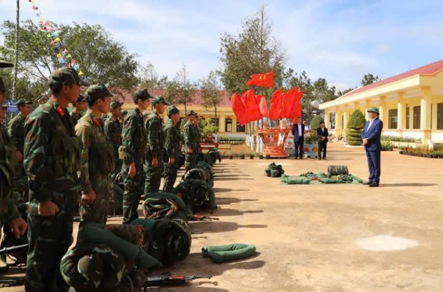 Phó Chủ tịch Quốc hội Trần Quang Phương thăm, chúc Tết lực lượng vũ trang huyện Tuy Đức tỉnh Đắk Nông