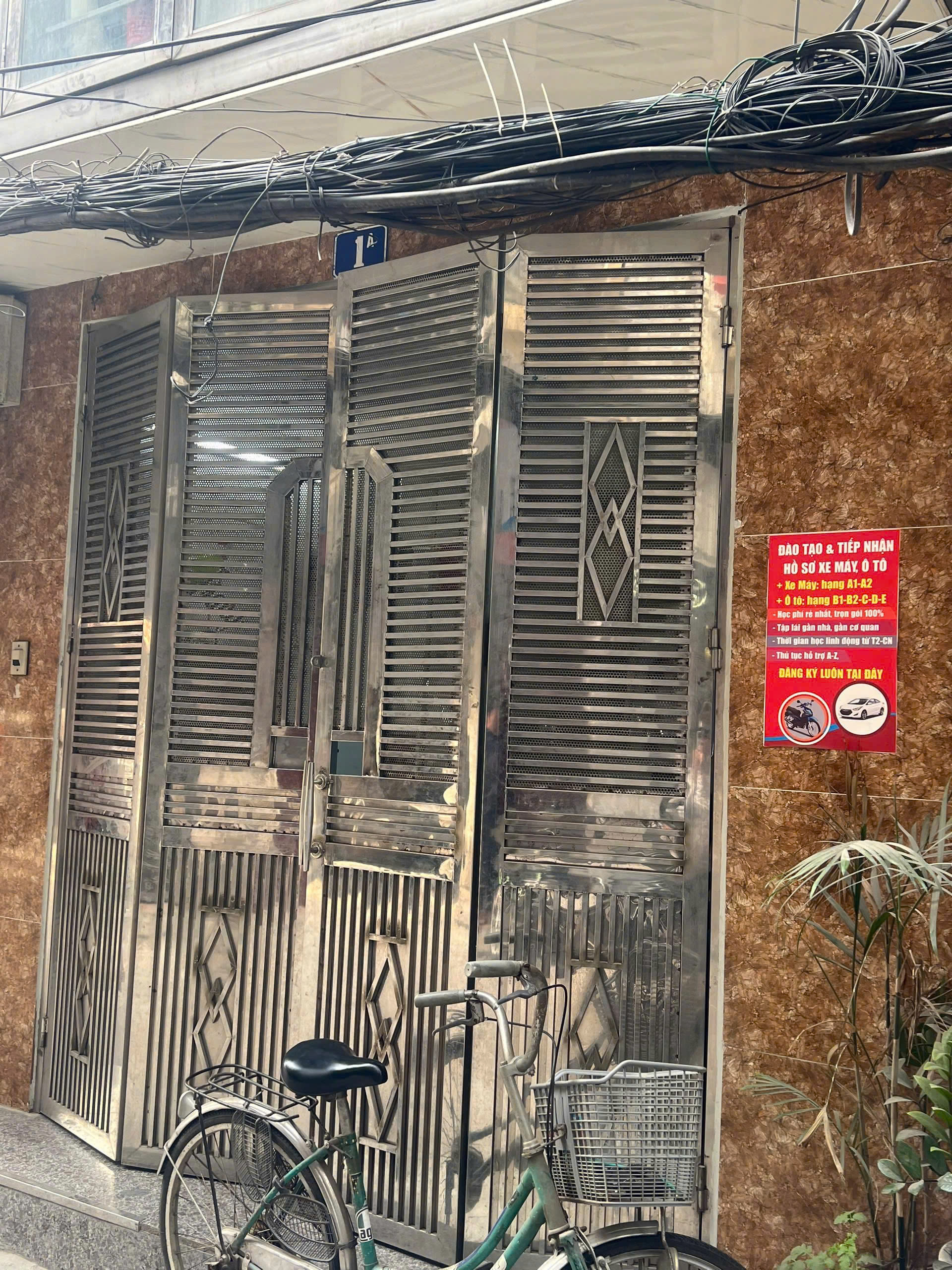 Hà Nội: Thanh tra Sở GTVT Hà Nội - Đội thanh tra GTVT Quận Đống Đa kiểm tra, xử lý địa điểm tuyển sinh không phép