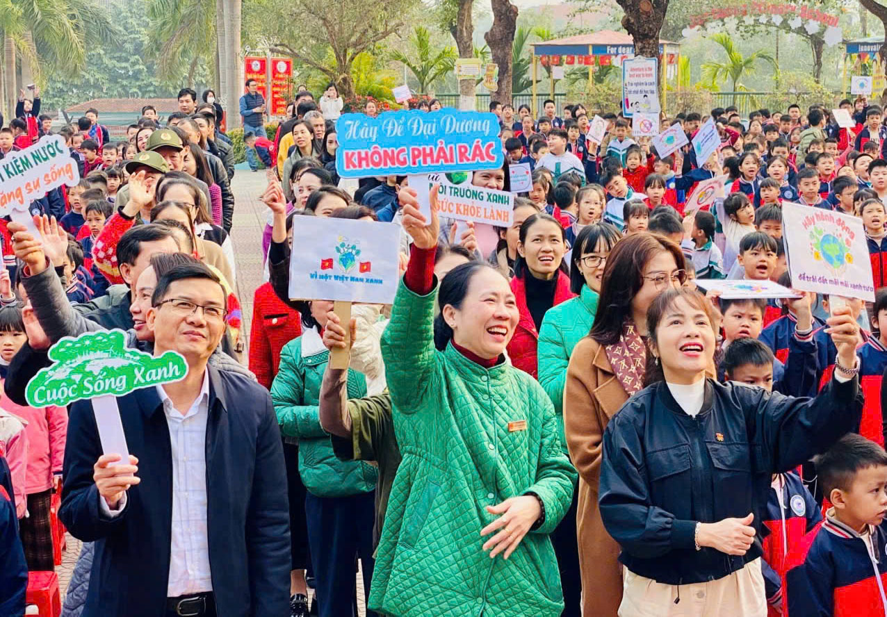 Lào Cai: Ra quân tổng vệ sinh môi trường “Vì cuộc sống xanh và văn minh” tại Trường Tiểu học Bắc Cường