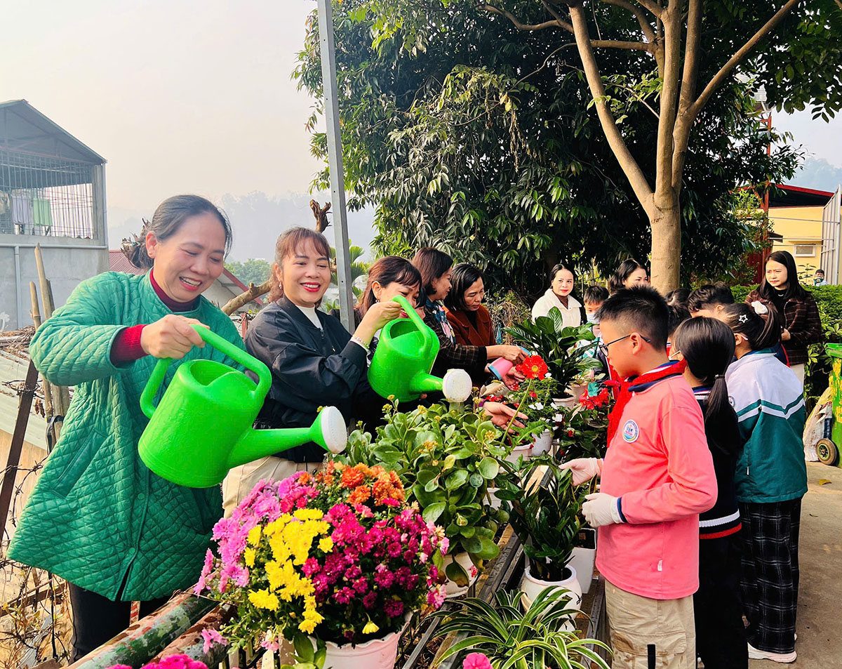 Lào Cai: Ra quân tổng vệ sinh môi trường “Vì cuộc sống xanh và văn minh” tại Trường Tiểu học Bắc Cường