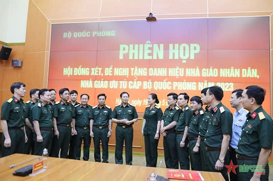 NÂNG CAO CHẤT LƯỢNG ĐỘI NGŨ GIẢNG VIÊN Ở CÁC HỌC VIỆN, NHÀ TRƯỜNG QUÂN ĐỘI GẮN VỚI THỰC HIỆN PHƯƠNG CHÂM “CHẤT LƯỢNG ĐÀO TẠO CỦA NHÀ TRƯỜNG LÀ KHẢ NĂNG SẴN SÀNG CHIẾN ĐẤU CỦA ĐƠN VỊ”
