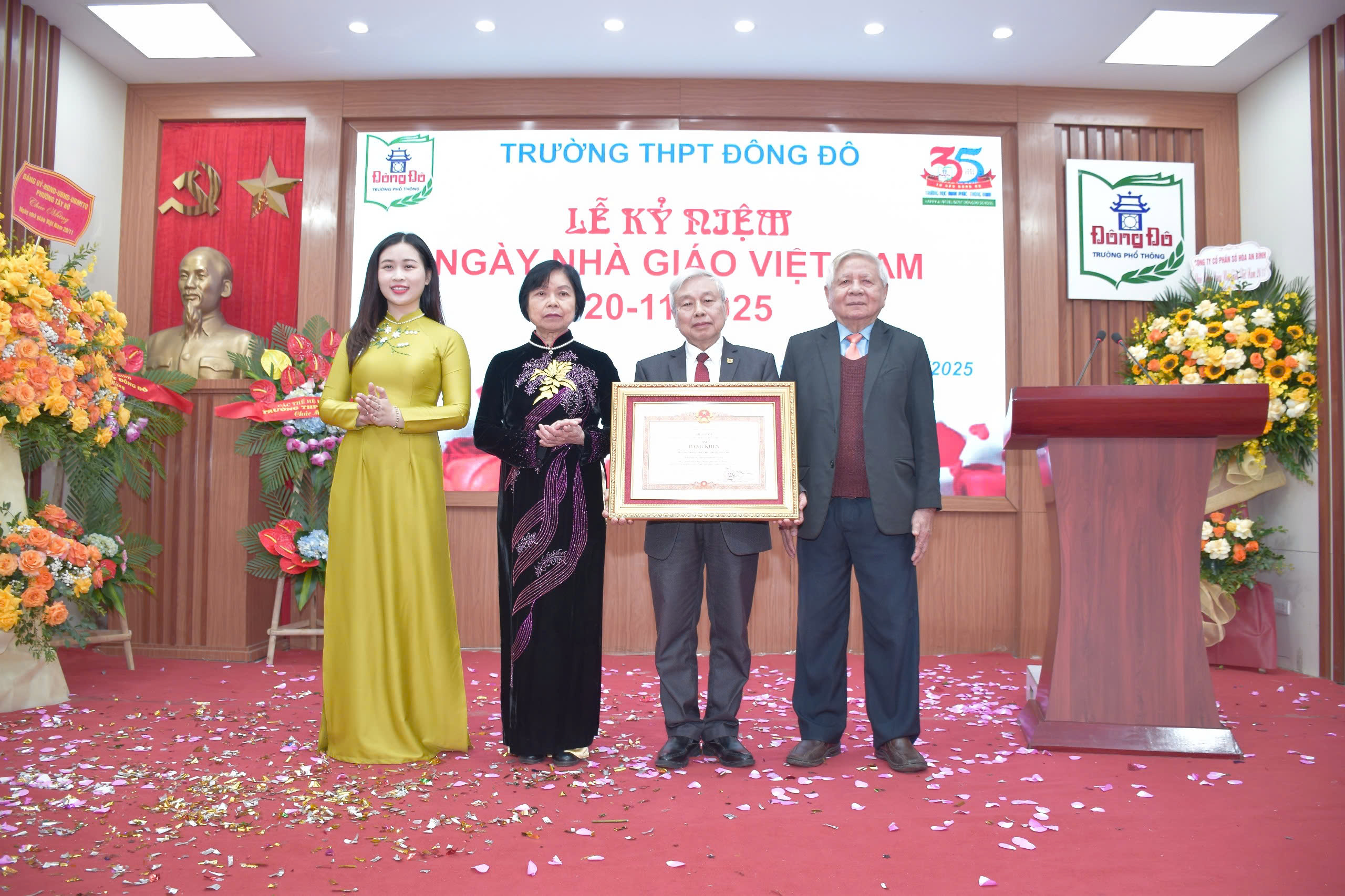 Hà Nội: Trường THPT Đông Đô long trọng kỷ niệm 43 năm Ngày Nhà giáo Việt Nam và Khai trương Thư viện số