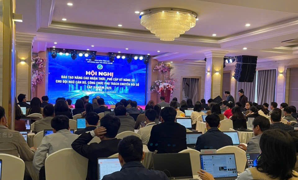 Hà Tĩnh khai giảng khóa đào tạo nâng cao năng lực số cho cán bộ phụ trách chuyển đổi số cấp xã năm 2025