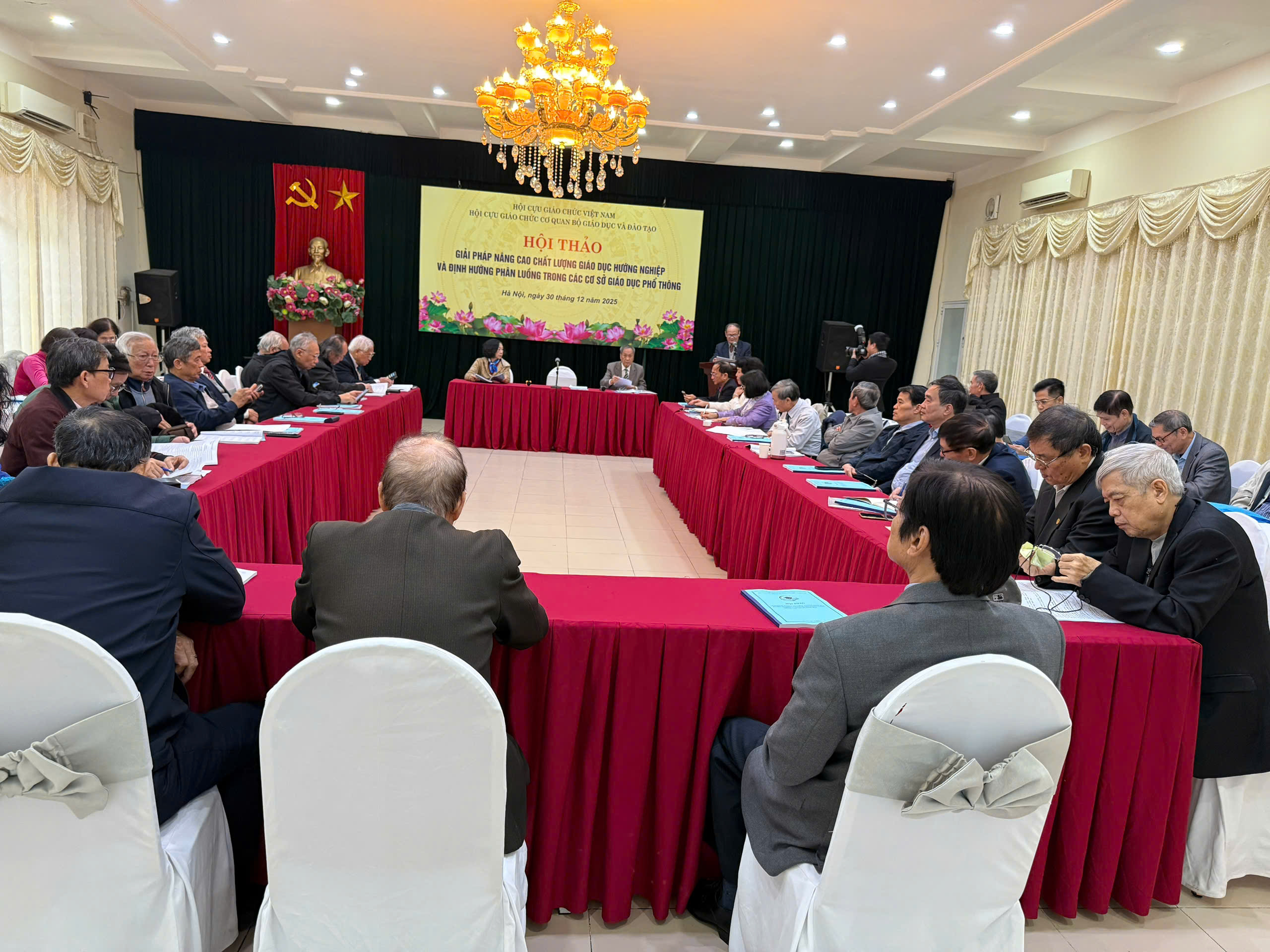 HỘI CỰU GIÁO CHỨC CƠ QUAN BỘ GIÁO DỤC VÀ ĐÀO TẠO TỔ CHỨC HỘI THẢO KHOA HỌC VỀ GIẢI PHÁP NÂNG CAO CHẤT LƯỢNG GIÁO DỤC HƯỚNG NGHIỆP VÀ ĐỊNH HƯỚNG PHÂN LUỒNG