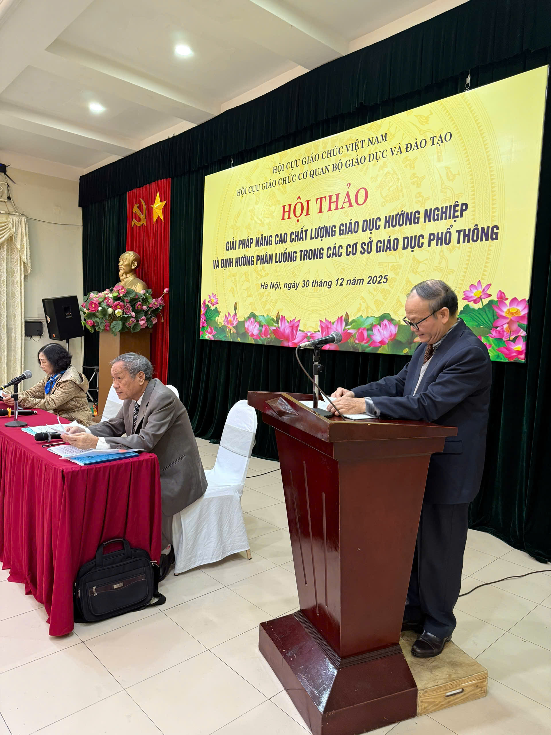 HỘI CỰU GIÁO CHỨC CƠ QUAN BỘ GIÁO DỤC VÀ ĐÀO TẠO TỔ CHỨC HỘI THẢO KHOA HỌC VỀ GIẢI PHÁP NÂNG CAO CHẤT LƯỢNG GIÁO DỤC HƯỚNG NGHIỆP VÀ ĐỊNH HƯỚNG PHÂN LUỒNG