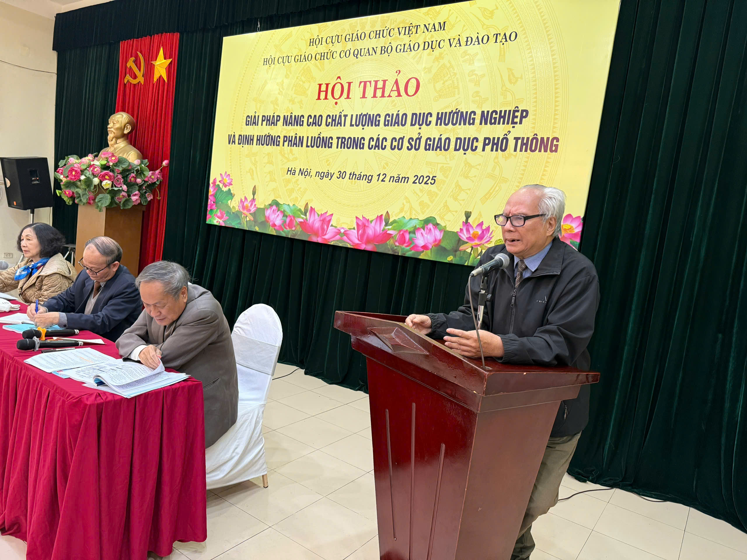 HỘI CỰU GIÁO CHỨC CƠ QUAN BỘ GIÁO DỤC VÀ ĐÀO TẠO TỔ CHỨC HỘI THẢO KHOA HỌC VỀ GIẢI PHÁP NÂNG CAO CHẤT LƯỢNG GIÁO DỤC HƯỚNG NGHIỆP VÀ ĐỊNH HƯỚNG PHÂN LUỒNG