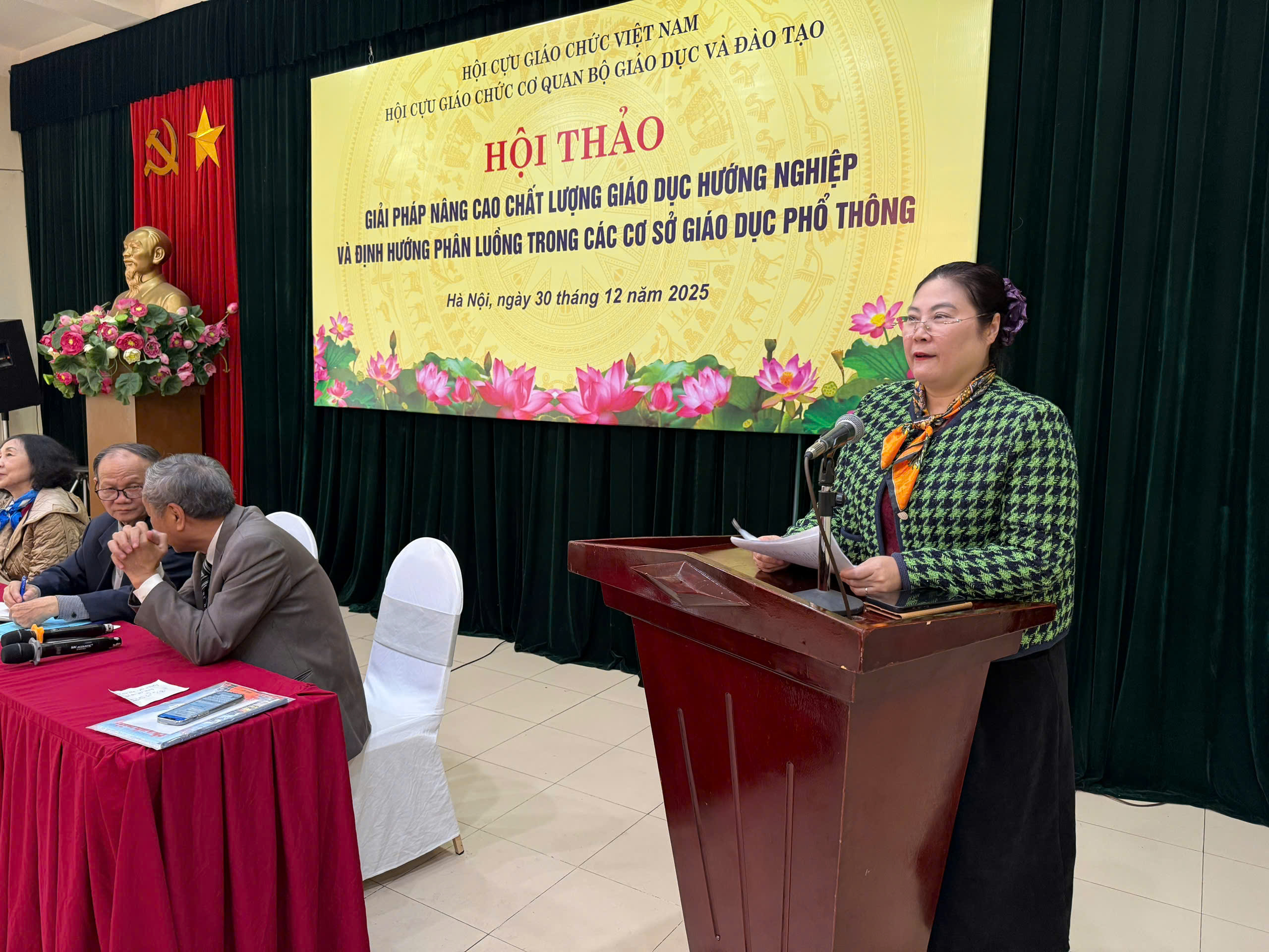 HỘI CỰU GIÁO CHỨC CƠ QUAN BỘ GIÁO DỤC VÀ ĐÀO TẠO TỔ CHỨC HỘI THẢO KHOA HỌC VỀ GIẢI PHÁP NÂNG CAO CHẤT LƯỢNG GIÁO DỤC HƯỚNG NGHIỆP VÀ ĐỊNH HƯỚNG PHÂN LUỒNG