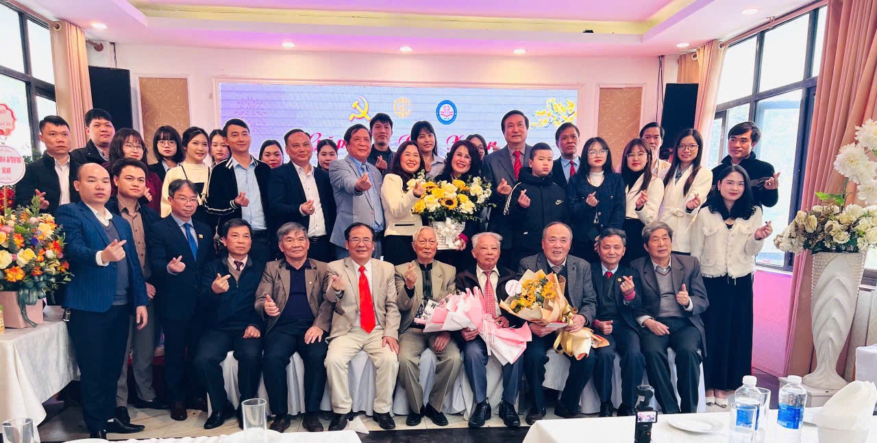 Gặp mặt đầu xuân Ất Tỵ 2025 và chúc mừng thượng thọ PGS.TS Nguyễn Gia Cầu - Tổng Biên tập Tạp chí Giáo chức Việt Nam