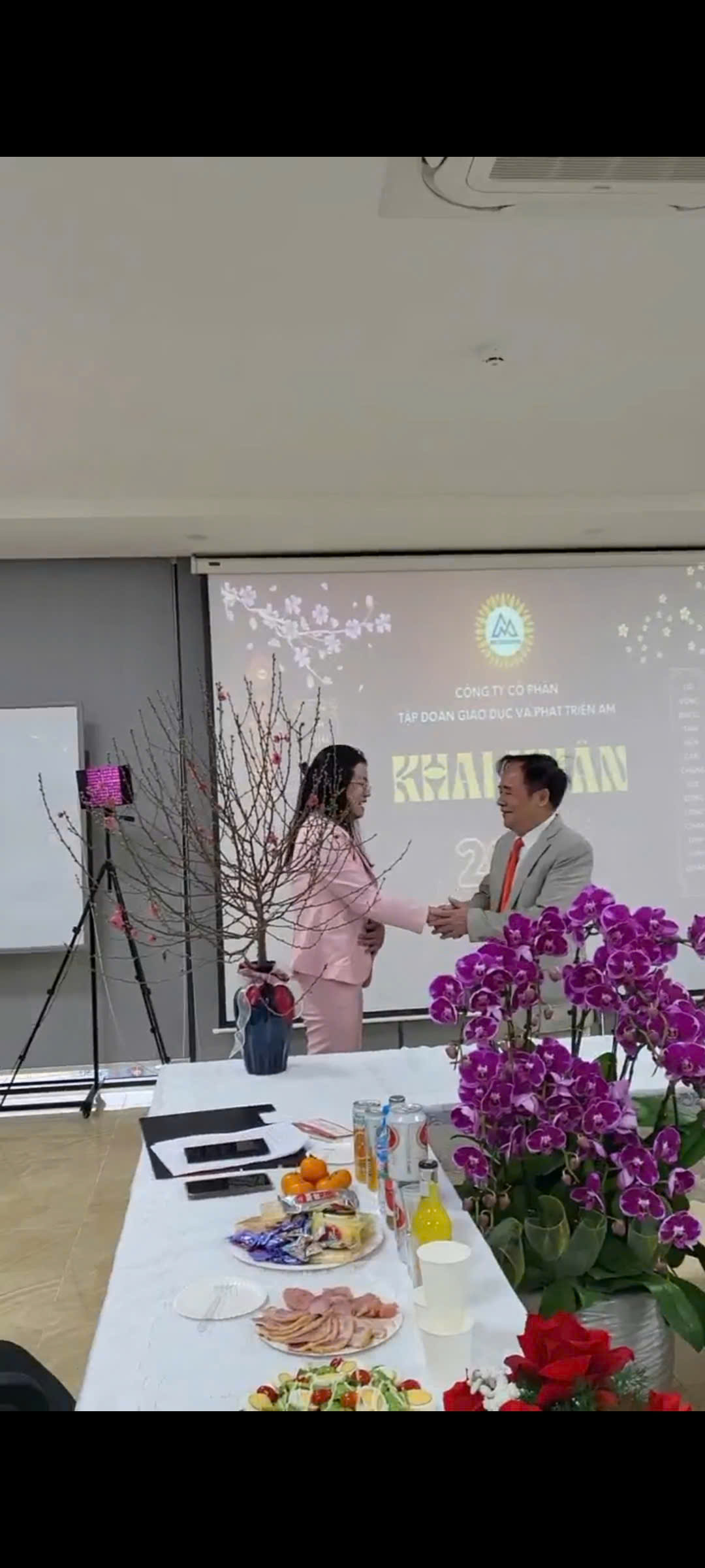 Công ty cổ phần Tập đoàn giáo dục và phát triển AM khai xuân ấm áp tình người, tràn đầy niềm tin và khát vọng cất cánh