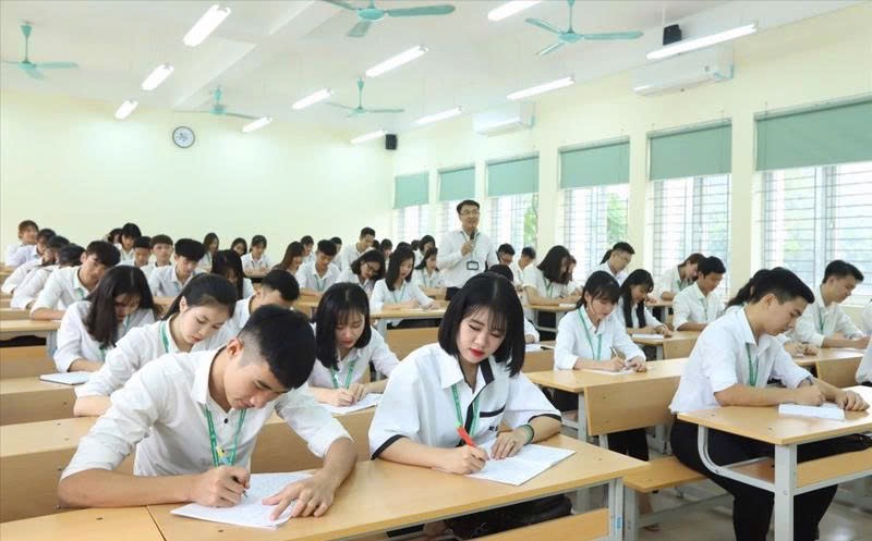 Năm 2025: Hàng loạt trường đại học tăng học phí, cao nhất gần một tỷ đồng/năm