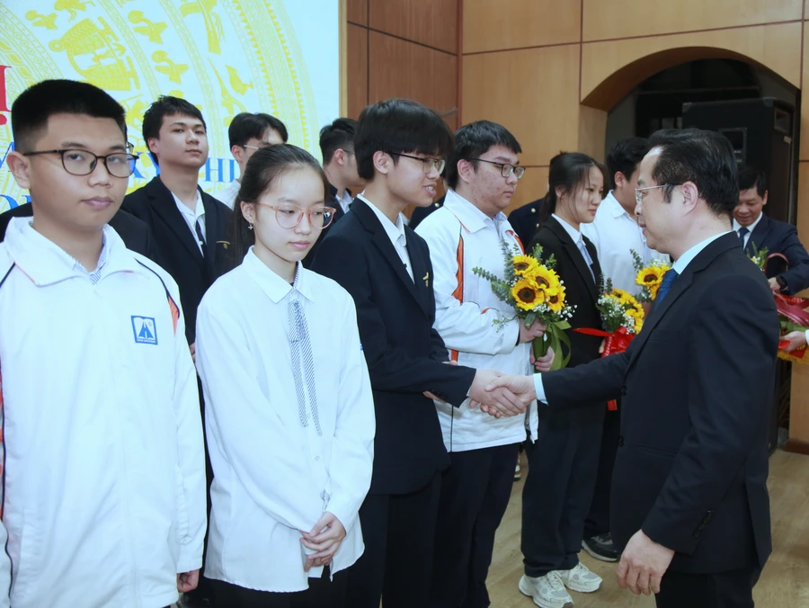 Hà Nội động viên học sinh trước kỳ thi tuyển chọn đội tuyển Olympic quốc tế