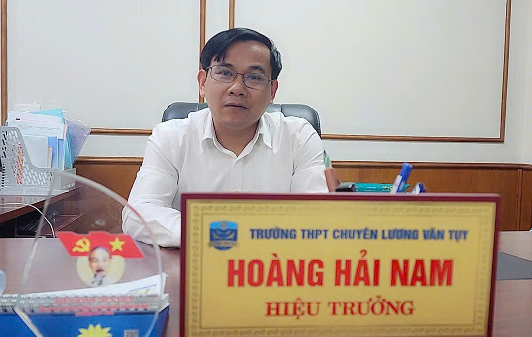 Hội đồng dòng họ Vũ Võ tỉnh Ninh Bình trao thưởng cho các em học sinh đạt giải cấp quốc gia, tỉnh và thành phố