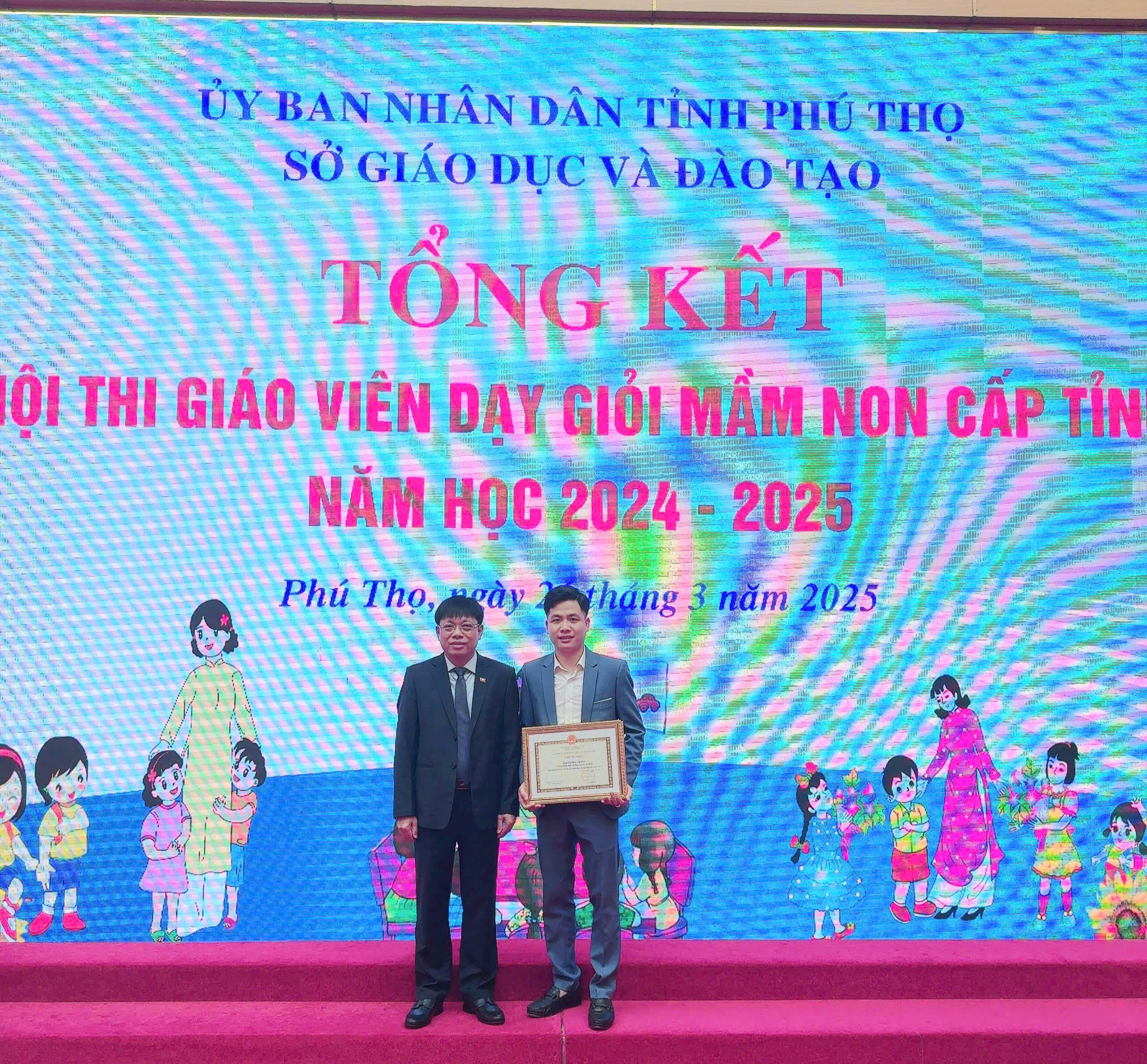 13 giáo viên mầm non huyện Cẩm Khê được công nhận giáo viên dạy giỏi cấp tỉnh