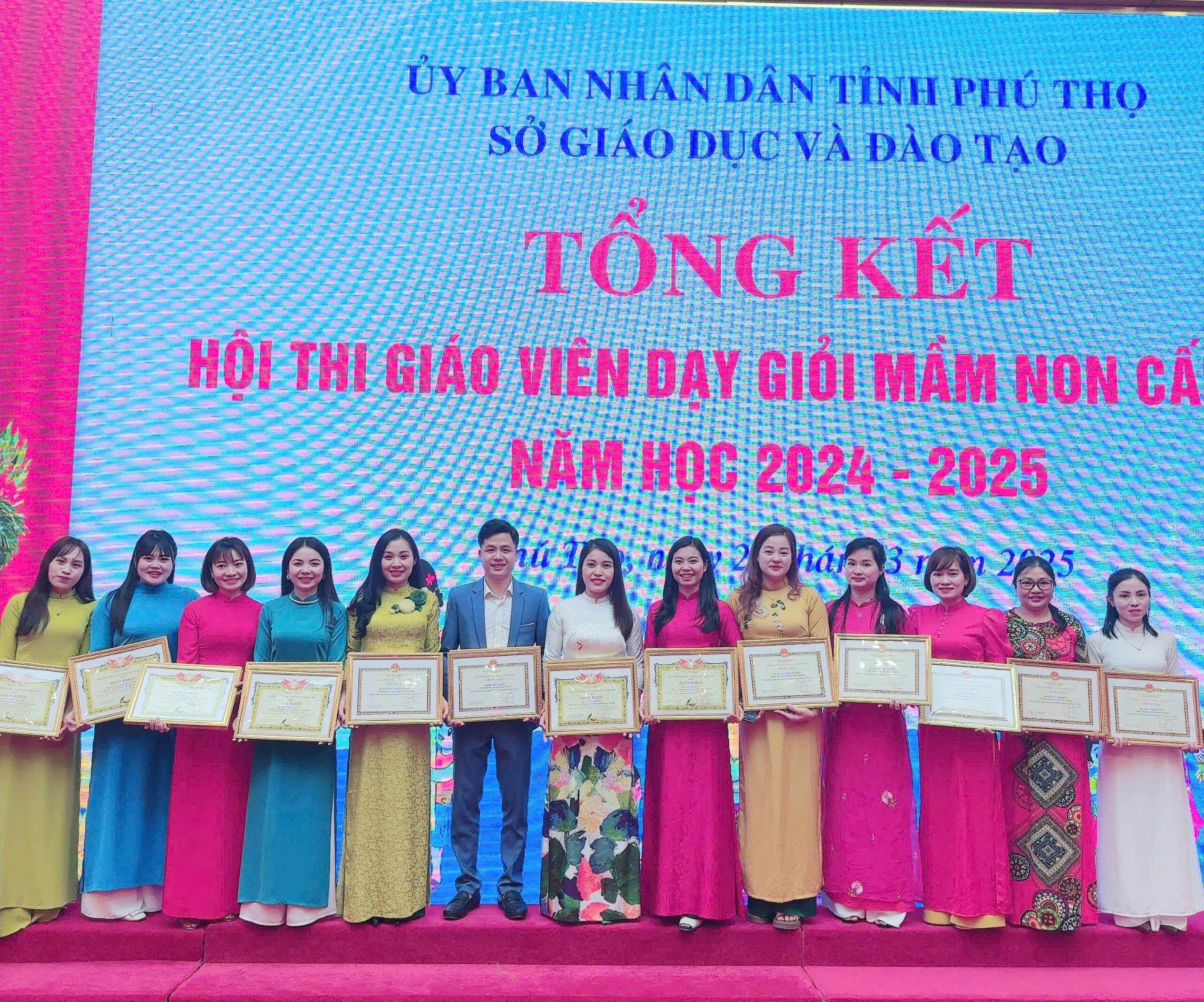 13 giáo viên mầm non huyện Cẩm Khê được công nhận giáo viên dạy giỏi cấp tỉnh