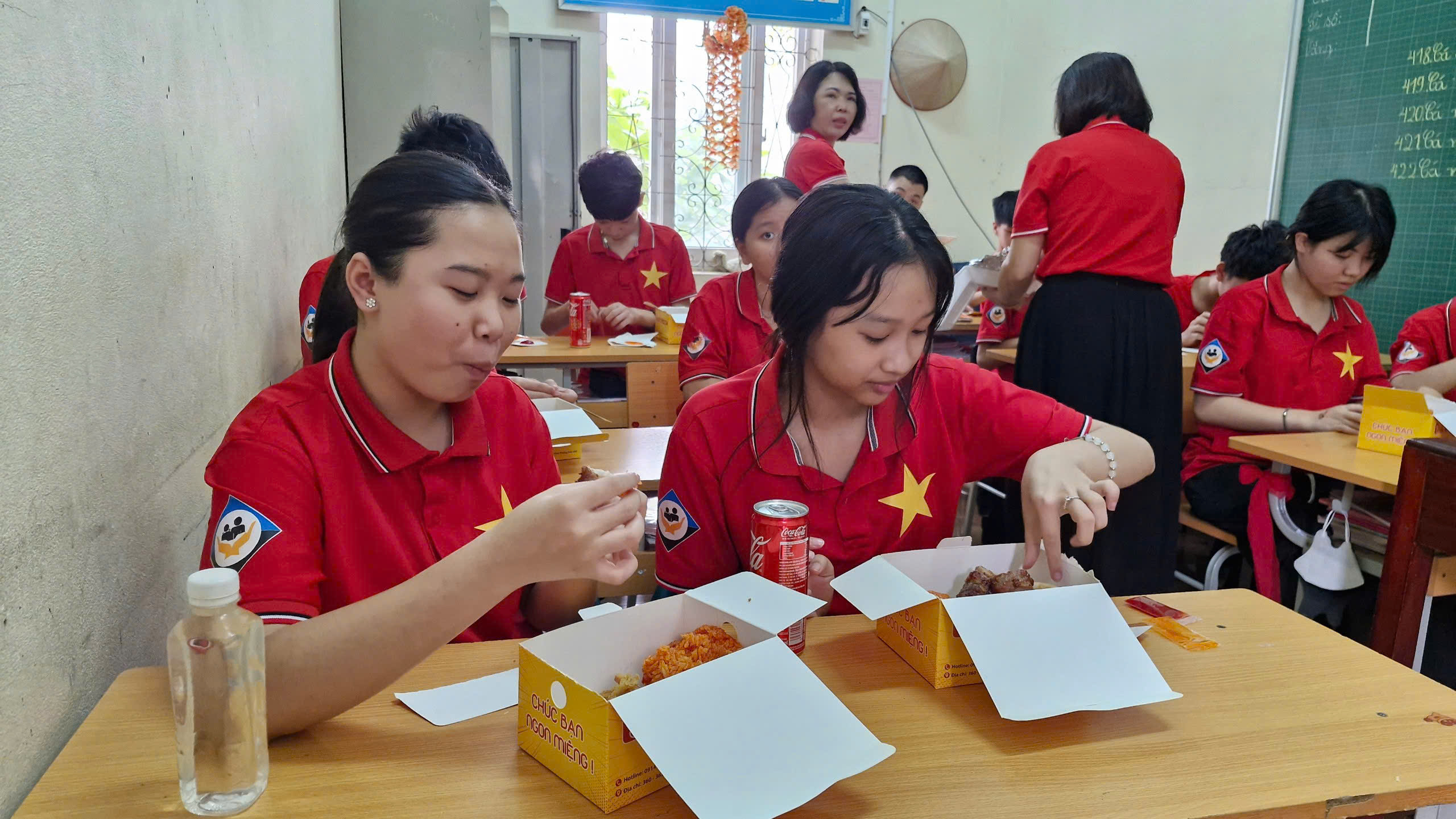 Phú Thọ: Bữa cơm đặc biệt tại Trung tâm Bảo trợ trẻ em mồ côi tàn tật Việt Trì