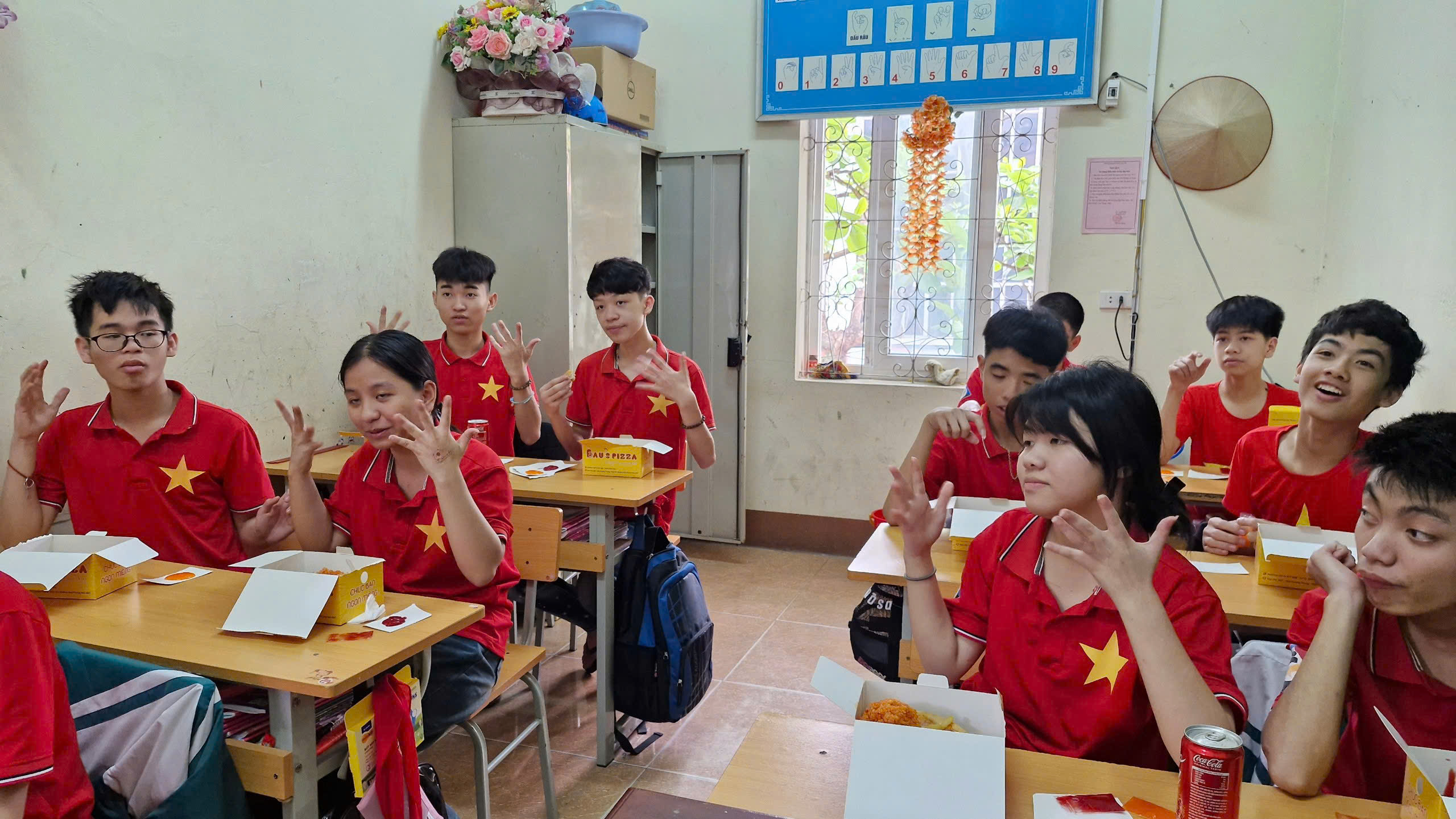 Phú Thọ: Bữa cơm đặc biệt tại Trung tâm Bảo trợ trẻ em mồ côi tàn tật Việt Trì