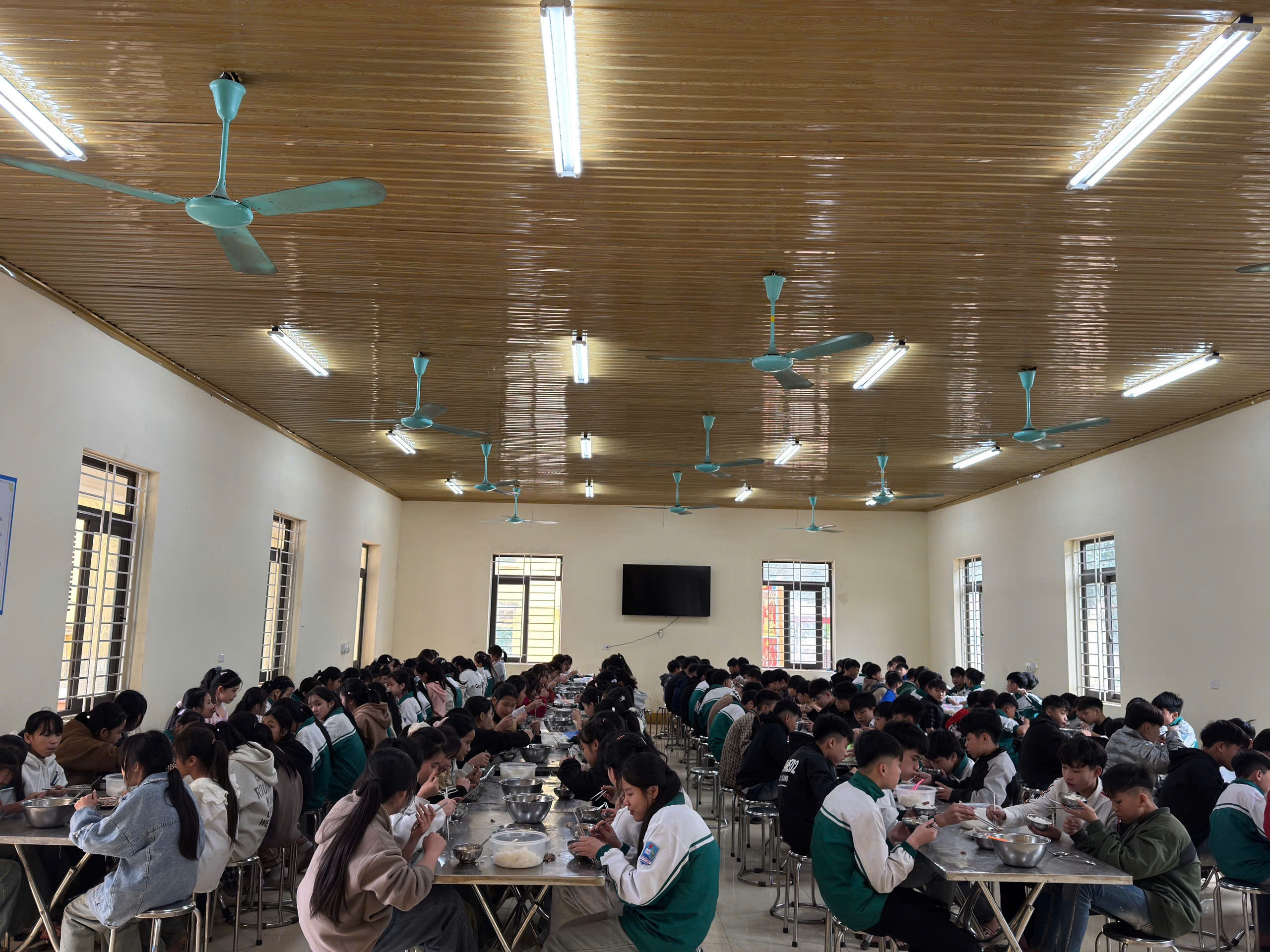 Huyện Tân Sơn (Phú Thọ) bảo đảm chế độ chính sách nâng cao chất lượng bữa ăn bán trú cho học sinh
